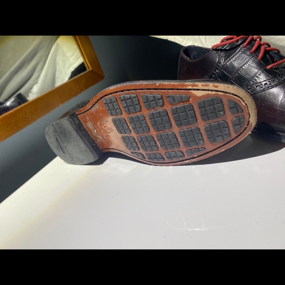 Cole Haan - size 8 lace-ups. - Picture 6 of 6